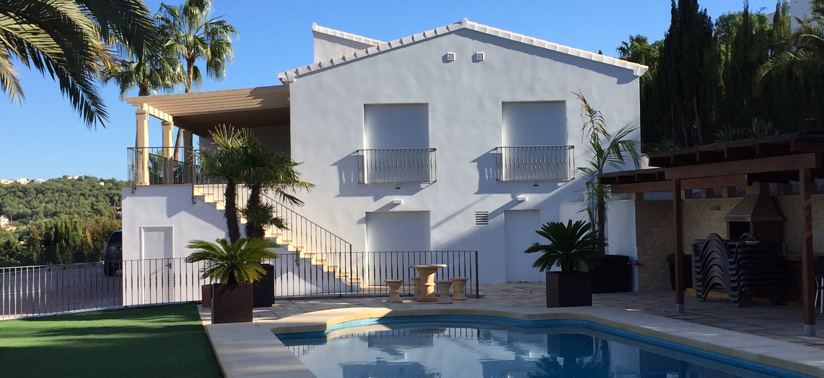 Verkauft – Moderne Villa mit Meeres-Panoramablick & separatem Gästeappartement